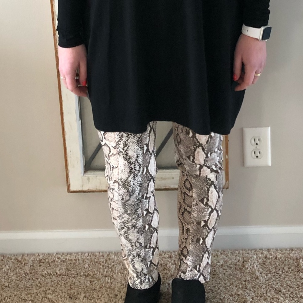 Snakeskin leggings